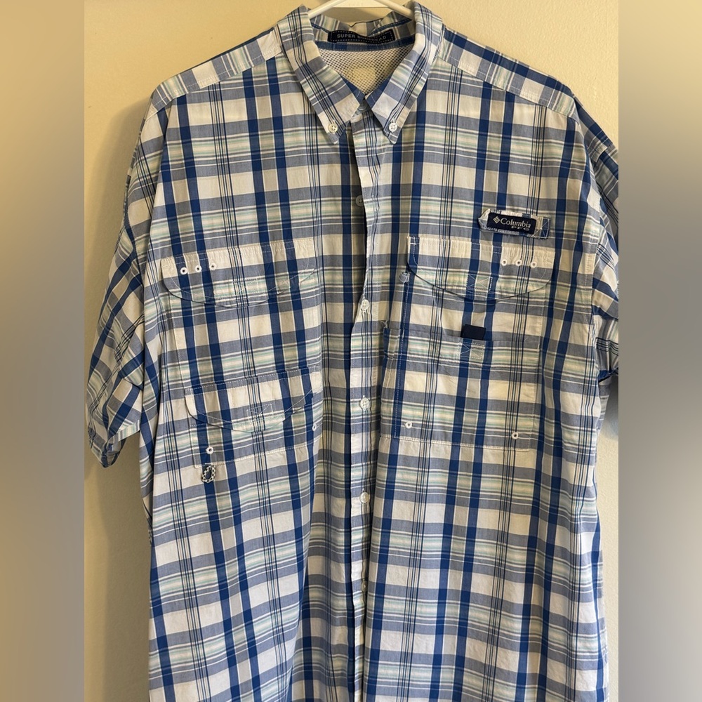 Columbia Men’s White and Blue Plaid Short-Sleeve Button-Down Shirt